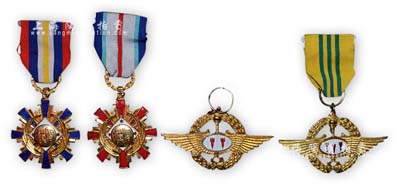 台湾空军奖章4枚，详分：“空军一等宣威奖章”、“空军二等宣威奖章”、“空军楷模乙种一等奖章”、“空军楷模乙种二等奖章”，保存甚佳，敬请预览
