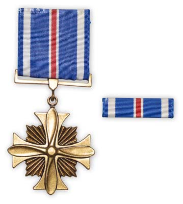 抗战时期美国政府颁发“飞虎队”飞行优异十字勋章1枚，颁给飞虎队军官；源于美国回流，保存极佳，敬请预览