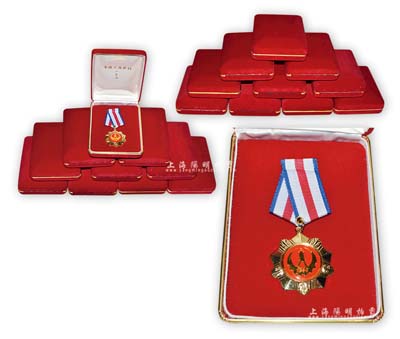中国工商银行“一等功”奖章共10枚，均附带有原锦盒，全新