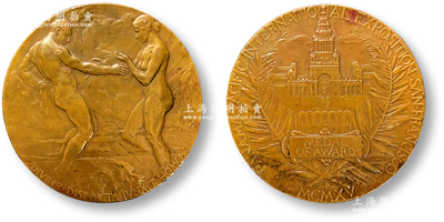 1915年（美国）巴拿马太平洋万国博览会（即旧金山世博会）大型“金质奖章（Medal of Award，又称大奖章）”1枚，直径70mm，原铜质镀金，正面为一对漫步海上的男女，下面一行拉丁文，意为“两岸之间的神圣联盟”，背面为博览会中心建筑宝石大厦；源于海外回流，少见，保存尚佳，敬请预览