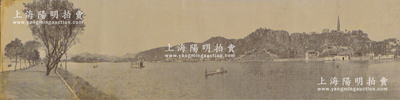 民国时期杭州西湖大型丝织图1张，尺寸915mm×315mm，内含保俶塔等图景，形制美观，保存尚佳，敬请预览