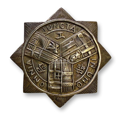 民国时期“上海工部局”银质帽徽1个，直径约39mm，少见且保存甚佳，敬请预览